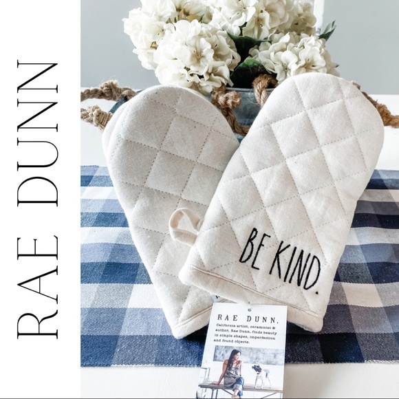 NWT Rae Dunn Cream White Oven Mitts / Gloves